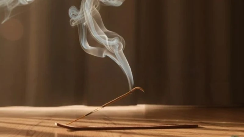 benefits of sandalwood incense